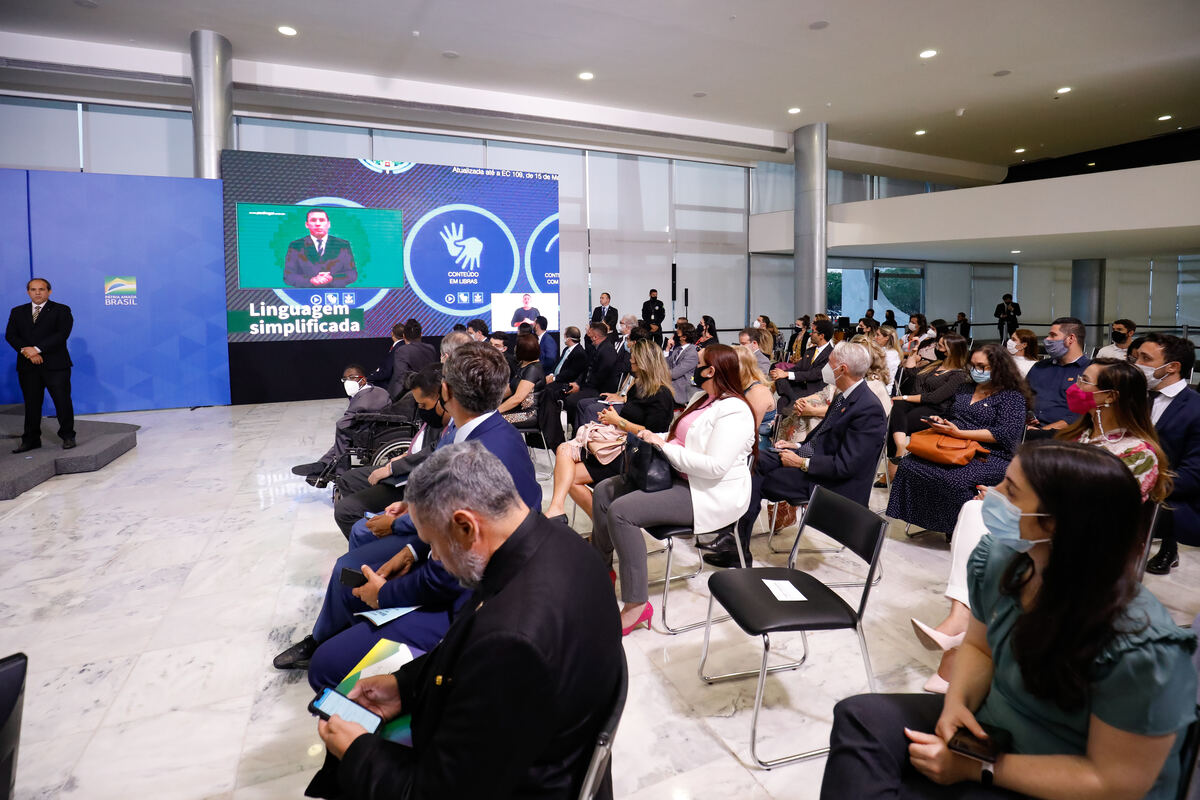 Solenidade sobre pessoas com deficiência no Brasil, ilustração